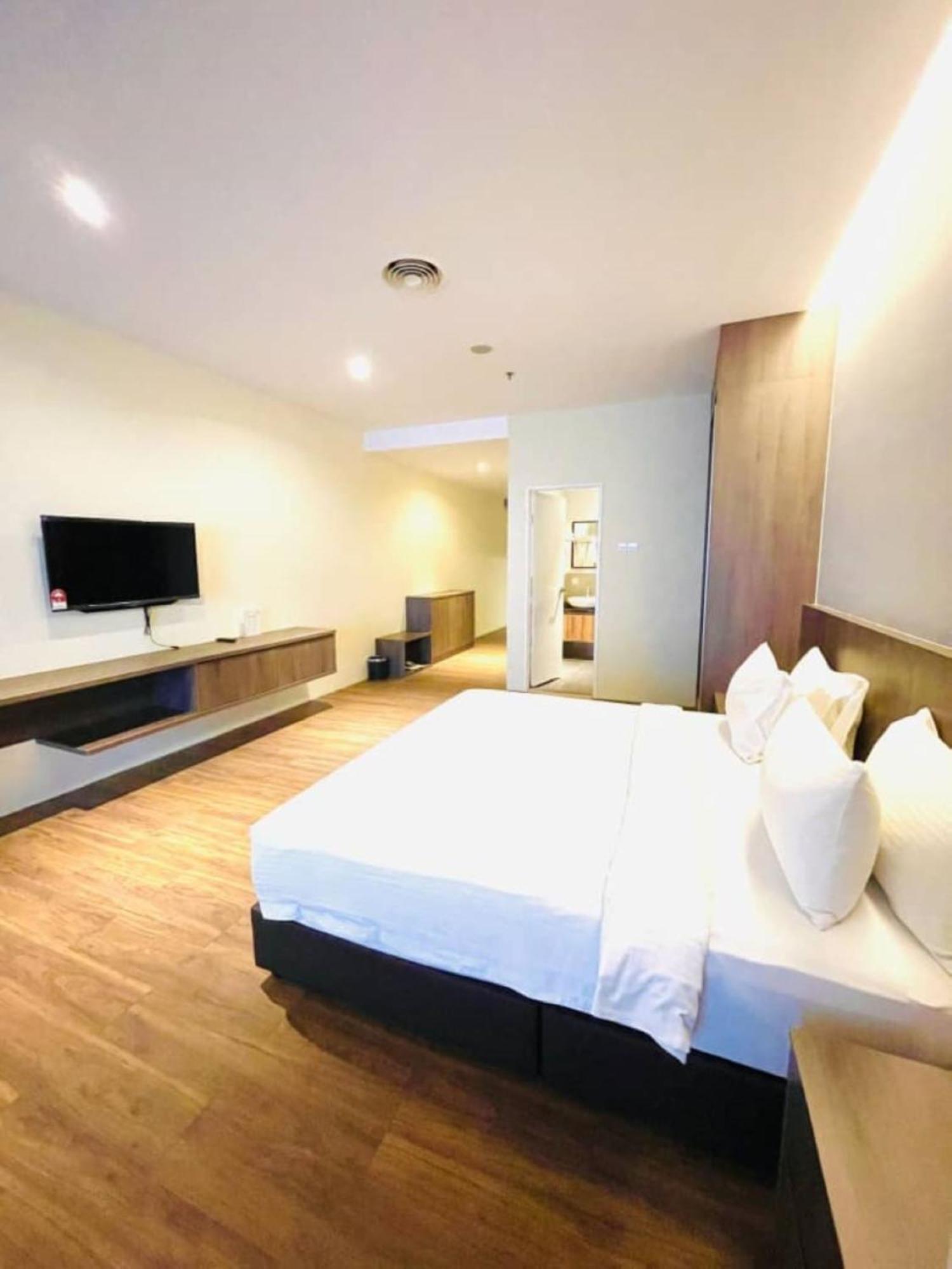 อิมพีเรียล รีเจนซี สวีท แอนด์ โฮเทล เปตาลิง จายา กัวลาลัมเปอร์ Hotel ภายนอก รูปภาพ